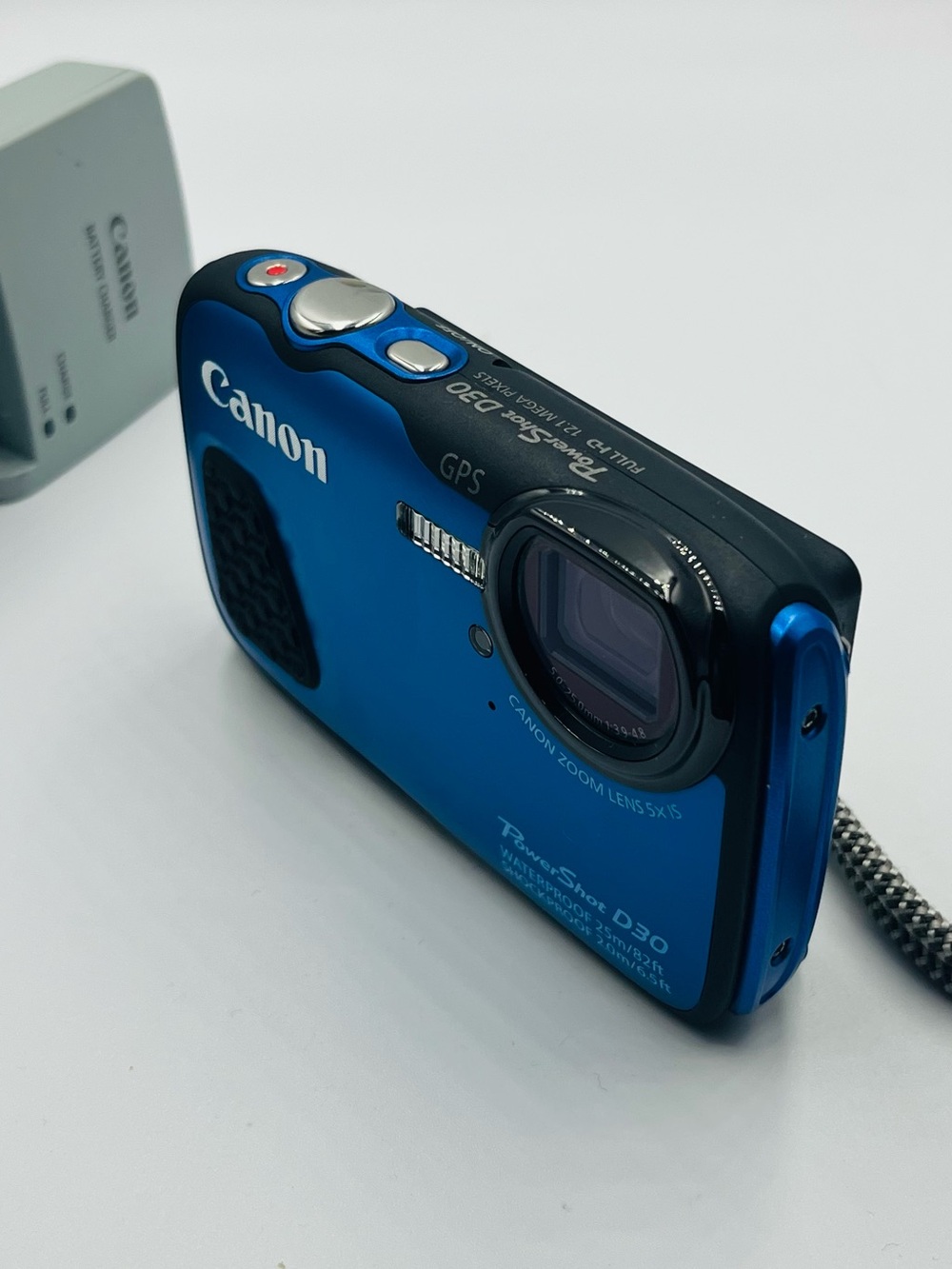 Canon PowerShot D30 Rugged Digital Camera - Blue - Picture 4 of 16